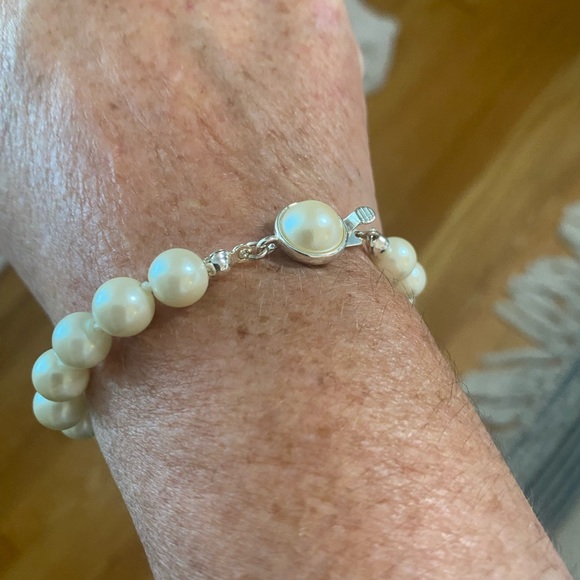 Pearl Bracelet - Picture 2 of 3